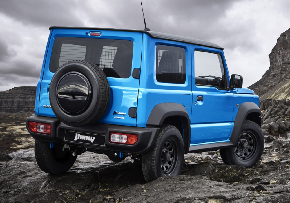 Suzuki Jimny azul, ideal para aventuras off-road.